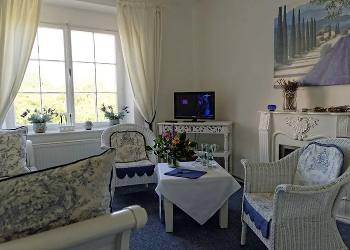 ホテル Burghaus & Kronenburg