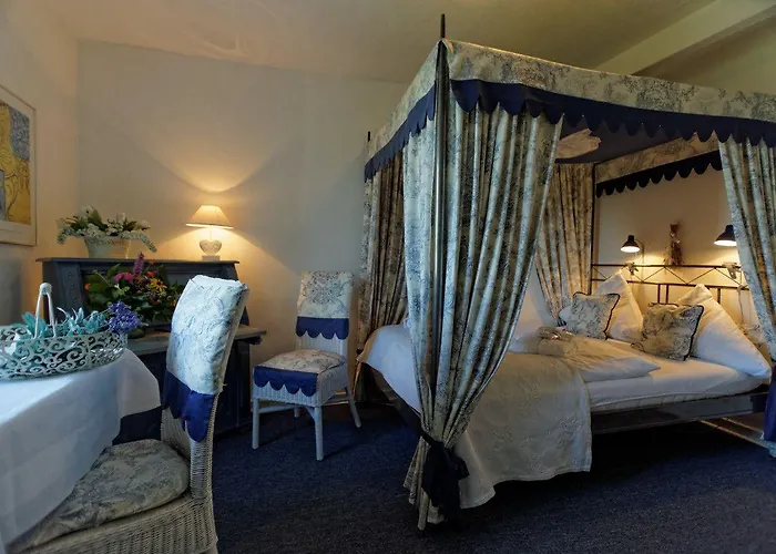 Hotel Burghaus & Kronenburg Dahlem (Euskirchen)