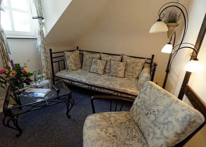 Burghaus & Kronenburg 3*