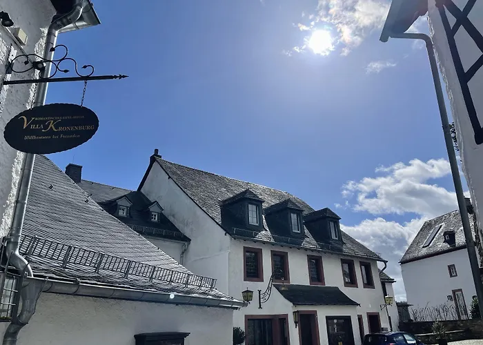 Burghaus & Kronenburg 3*