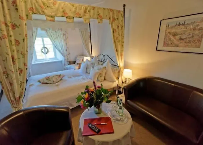 Burghaus & Kronenburg Hotel Dahlem (Euskirchen)