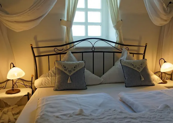 Burghaus & Kronenburg 3* Dahlem (Euskirchen)