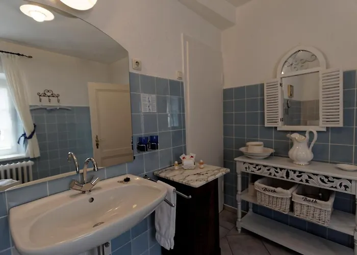 Burghaus & Kronenburg 3*