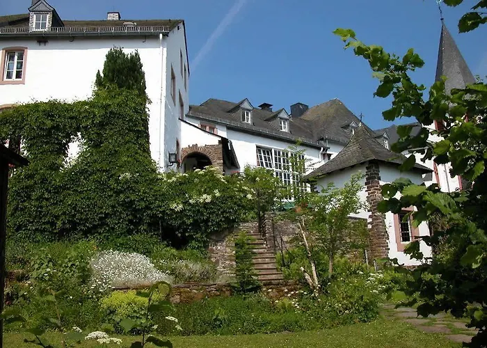 Burghaus & Kronenburg 3*