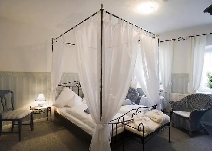 Burghaus & Kronenburg 3*