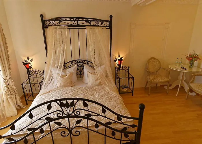 Burghaus & Kronenburg