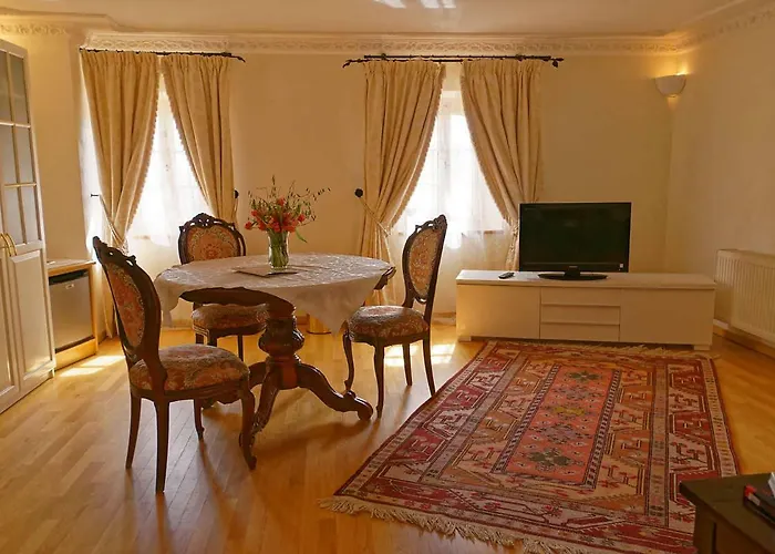 Burghaus & Kronenburg 3*