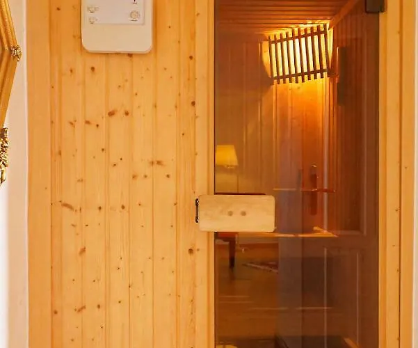 Burghaus & Kronenburg 3*